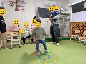 2月リトミック　ケンケンパ３